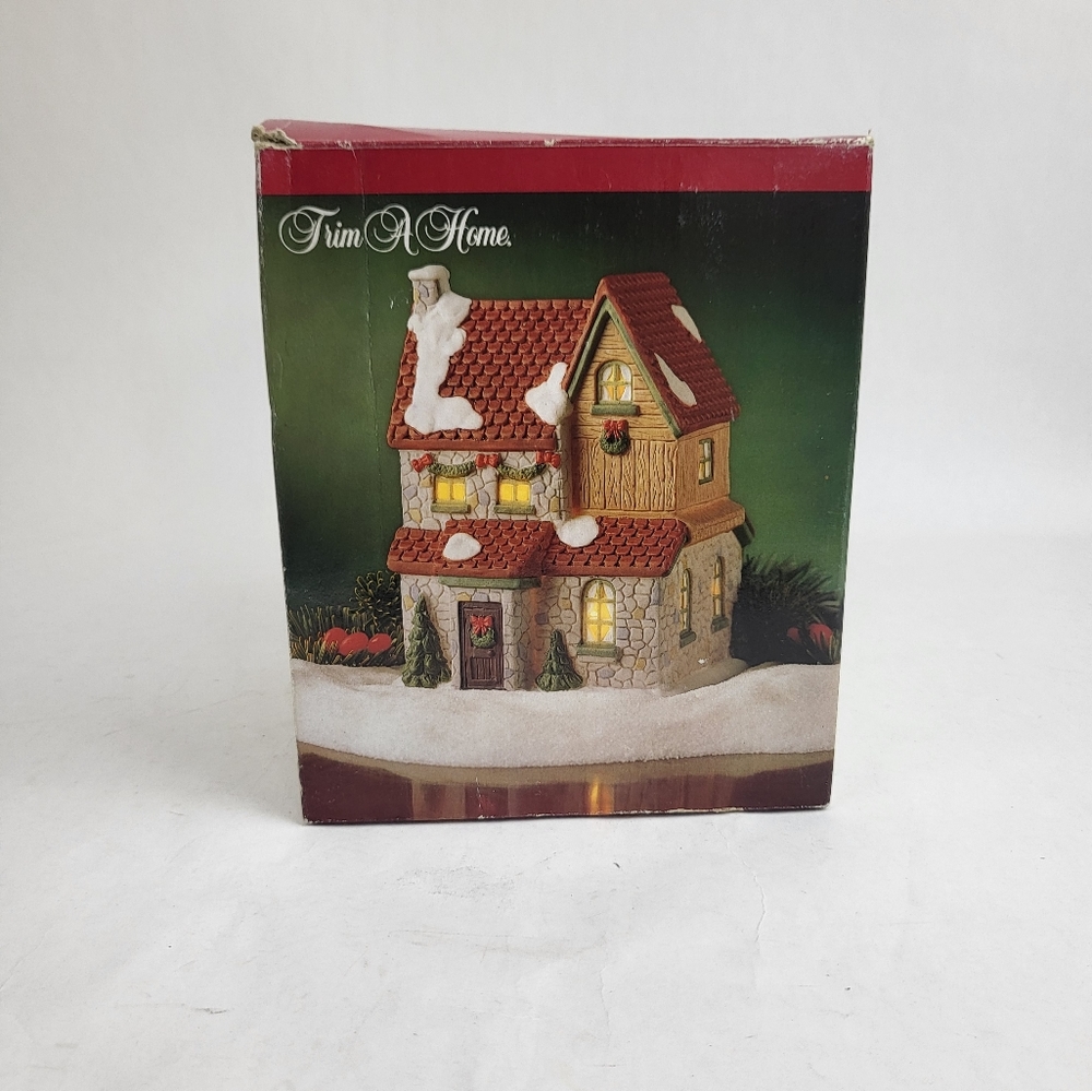 Stone House HOLIDAY HOME MEMORIES Trim-A-Home Premium Porcelain Lighted w/Box